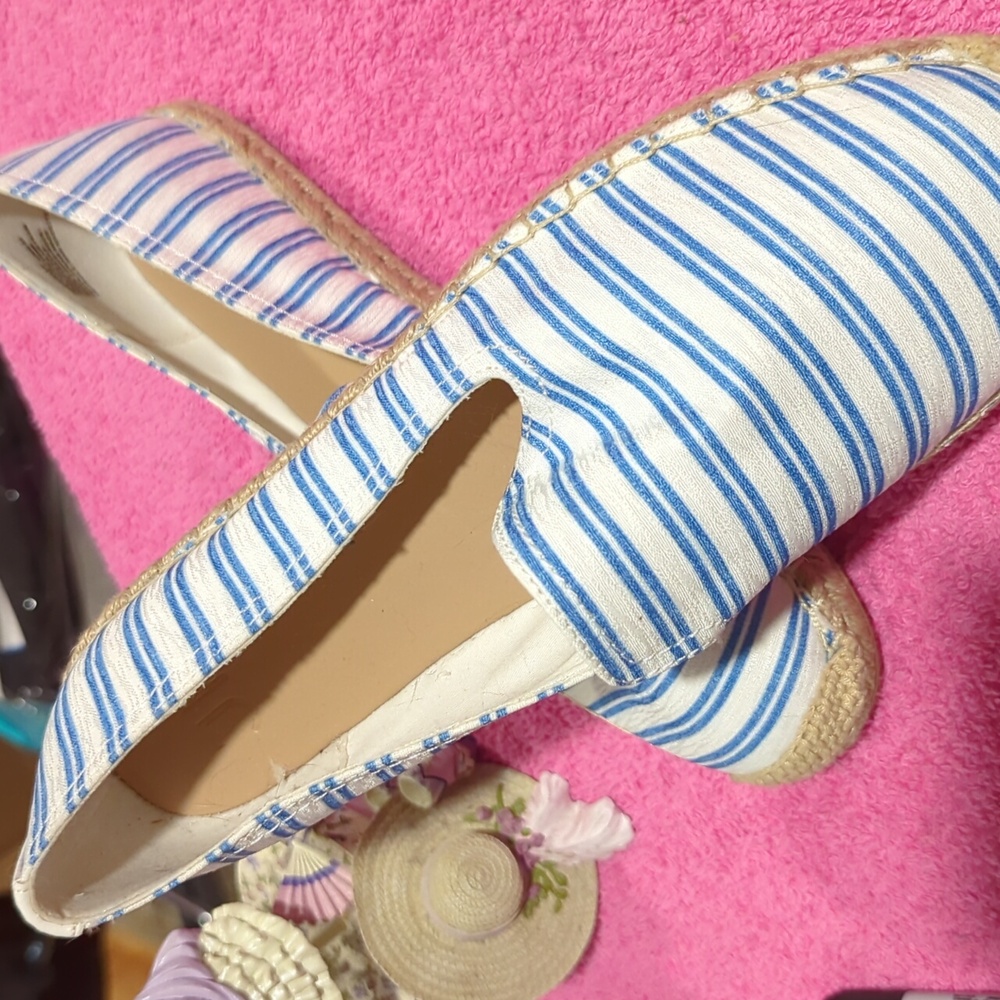 NWOT JustFab flat. Size 7